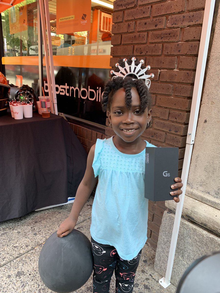 vtruongcao's tweet photo. This little kindergarten will be flexing hard at school with her first phone!! ๐๐๐ฑโจ #LifeIsGood #PhillyEvents #WinnerWinnerChickenDinner #LGG6 #RaffleWinner #BackpackGiveaway #BackToSchoolWithBoost #MABTS19 https://t.co/UTcd2OhJyj
