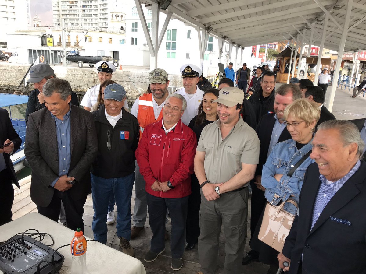 mop_chile's tweet photo. ✨Buenas noticias para #Iquique: en octubre próximo, comienzan las obras para cambiarle la cara al histórico muelle Prat de pasajeros de la capital de #Tarapacá.
Anuncio lo hizo el subsecretario @LucasPalaciosC, en compañía del intendente @MAngelQuezada y del alcalde local https://t.co/ADautYNwPe