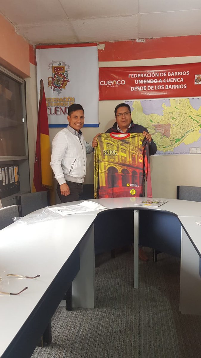BarriosCuenca's tweet photo. Gracias a @jeffersonperezq  por tener presente siempre a la Feración de Barrios Cuenca y hacernos la cordial invitación a este evento deportivo que tiene como finalidad promover la cultura.  @pedropalaciosu  @aaguilararizaga @AzuayPrefectura @mariapaularomo @juanquio_1981 https://t.co/EIWZfMtVQP