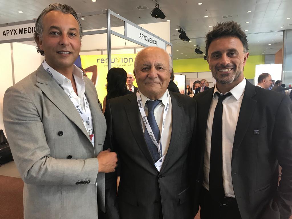 olivieramar's tweet photo. Delighted to be here in Barcelona at the @5CCongress in the company of fat transfer pioneer, Mr Roger Amar and plastic surgeon, Matt Stefanelli.
.
.
#5ccfamily #5continentcongress #5cc2019 #lectures #speakers #board #chair #sessions https://t.co/wpYMcXVzua
