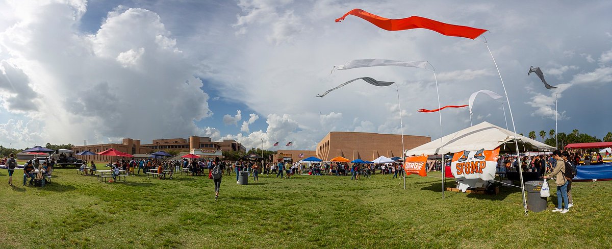 UTRGVNewsroom's tweet photo. #UTRGV students attend #TheStomp the signature event for #BestWeekEver on Thu., Aug. 29 at the Track & Soccer Field in Edinburg. Students enjoyed free food & activities, & got to know organizations, univ. depts. & representatives from around the RGV.
UTRGV Photos by Silver Salas https://t.co/QDPKGU813Z