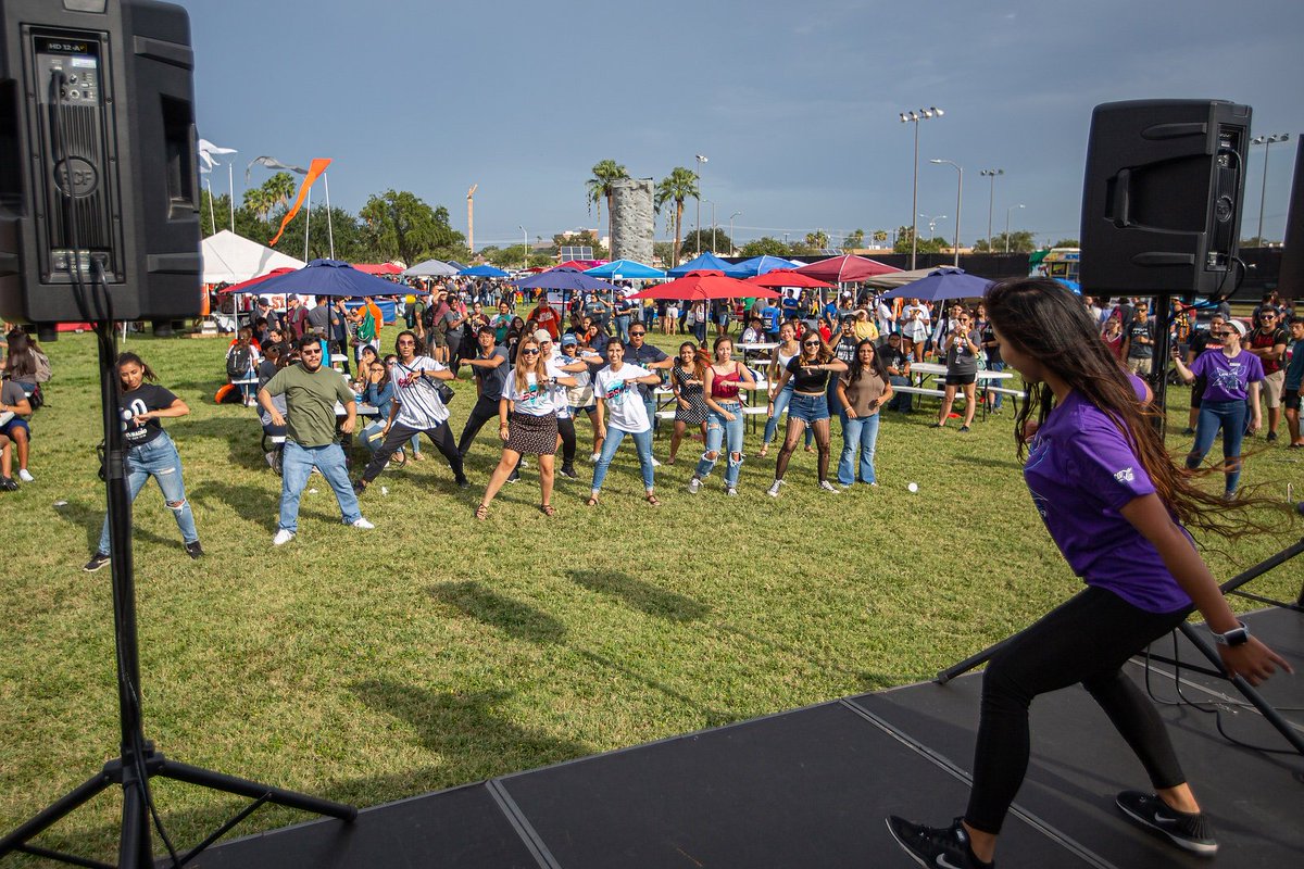 UTRGVNewsroom's tweet photo. #UTRGV students attend #TheStomp the signature event for #BestWeekEver on Thu., Aug. 29 at the Track & Soccer Field in Edinburg. Students enjoyed free food & activities, & got to know organizations, univ. depts. & representatives from around the RGV.
UTRGV Photos by Silver Salas https://t.co/QDPKGU813Z