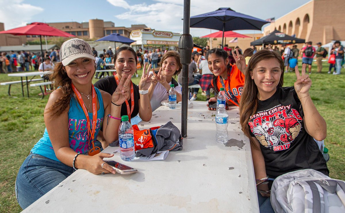 UTRGVNewsroom's tweet photo. #UTRGV students attend #TheStomp the signature event for #BestWeekEver on Thu., Aug. 29 at the Track & Soccer Field in Edinburg. Students enjoyed free food & activities, & got to know organizations, univ. depts. & representatives from around the RGV.
UTRGV Photos by Silver Salas https://t.co/QDPKGU813Z