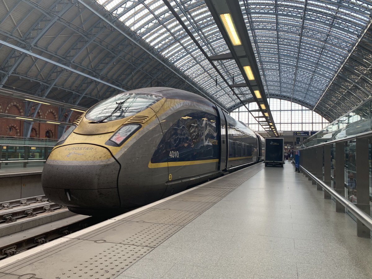 swlines's tweet photo. 374010+009 at St Pancras having arrived from Bruxelles Midi a few minutes late on @Eurostarโs #ES9149. https://t.co/4GenJJEgZ9