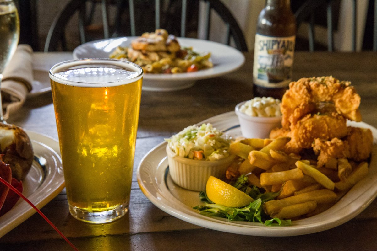 MaineTable_'s tweet photo. Fish and Chips
Fried haddock filet served with a side of french fries 🐟🍟
#mainetable #portlandmaine #southportlandmaine #maine #friedfish #seafood #maineseafood #friedhaddock #fishandchips #pubfood #classicfood #newengland #newenglandcuisine #iconicfood #eatmaine https://t.co/m3I1hJoCW8