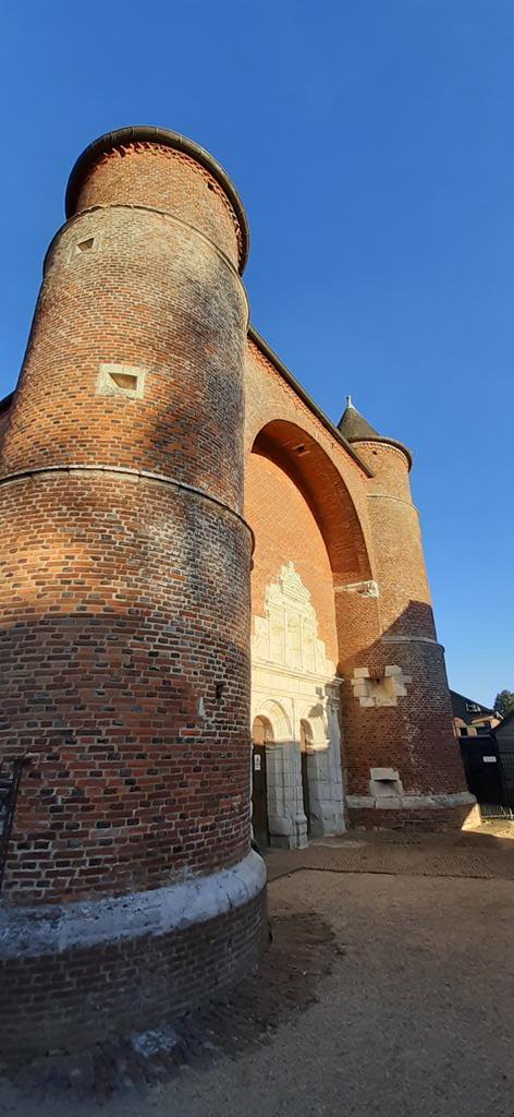 AWeberGuillouet's tweet photo. Aux confins du territoire de #l'#Aisne et des #Ardennes. Ici aussi, Enedis relie et alimente les territoires au réseau électrique. Magnifique église fortifiée de #Parfondeval. https://t.co/r0HvN3rHgV