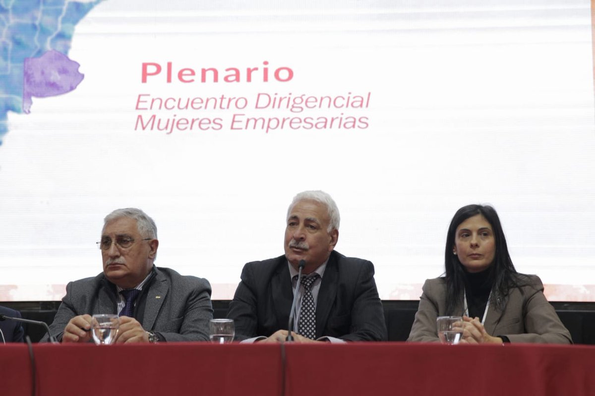 FebaOk's tweet photo. #AHORA
Apertura
#PlenarioMeCame_MeFeba
-@BeatrizTourn, pte @CAMEMujeres y #CAMECH
-@mlaurateruel, pte Mujeres Empresarias #FEBA y vicepte 1° @CAMEMujeres
-Camilo A Kahale, pte #FEBA y sec Org @redcame.
-Lic @ricardodiab, vicepte 2° @redcame 
@bancoprovincia @Fogaba @IBMArgentina https://t.co/N57asI9NDc