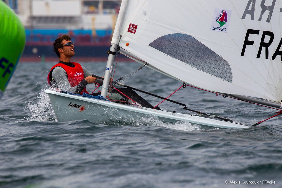 FFVoileEvt's tweet photo. [Laser Standard] C'était le Festival de Carn cette semaine ! 😅 Victor Carn remporte le titre Espoirs en Laser Standard, en devançant son partenaire d'entrainement Ivan Scolan. Ces deux-là ont offert un beau doublé à leur club, @BrestBzhNautism ! 🤩 #CFESE 
📷 - Alexis Courcoux https://t.co/YIrh57HyHV