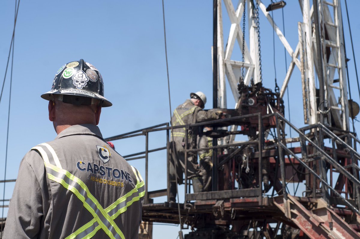 CapstoneCanada's tweet photo. Here is a shot of our WSS during his walk around while the crew tripped pipe.  #CapstoneRig1 #CapstoneAbandonments #ServiceRig #AlbertaProud #AlbertaEnergy https://t.co/csROun72Mr