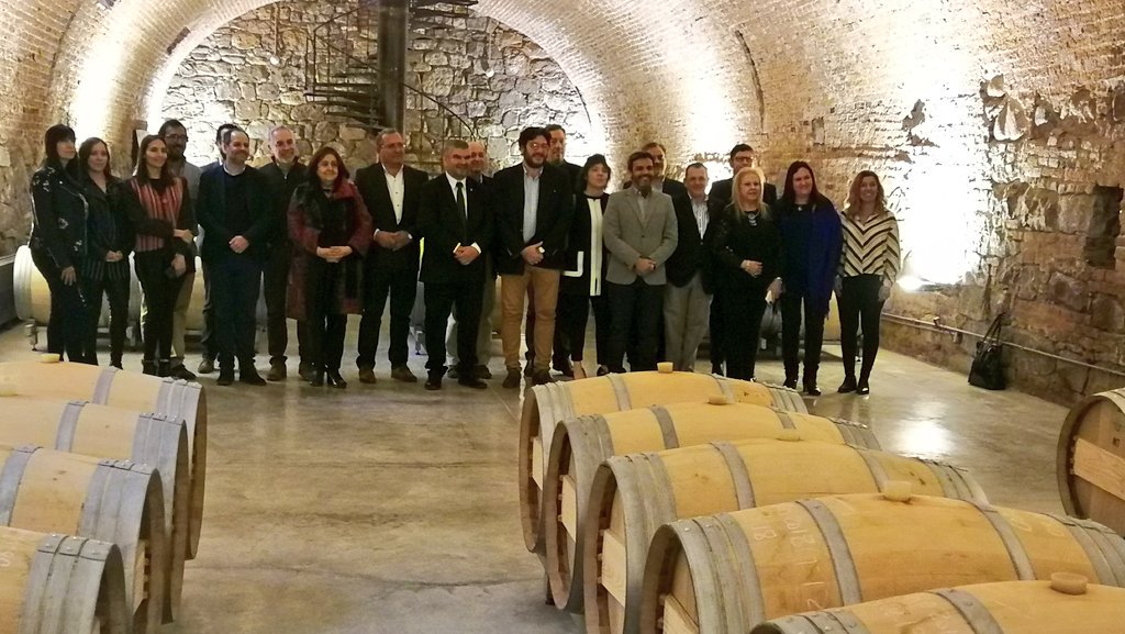 GarecaGc's tweet photo. Agradezco a @BodegasCARO por la excelente recepción y la cálida atención a los ministros de Cultura que participan en la asamblea extraordinaria del @CFCulturaAR

#CulturaMendoza https://t.co/CS3QDklpak