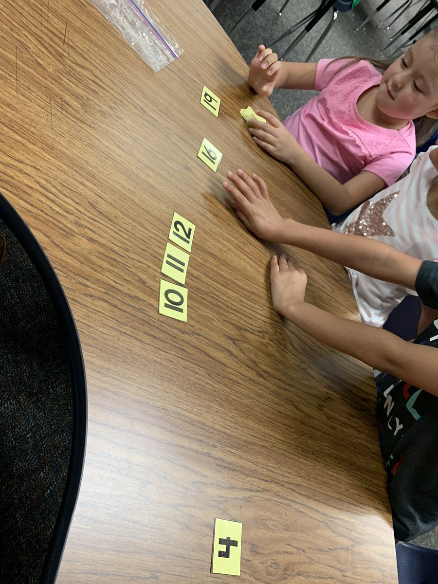 csferguson's tweet photo. Working together to build a number line during teacher time today #guidedmath https://t.co/JrReKDV48c