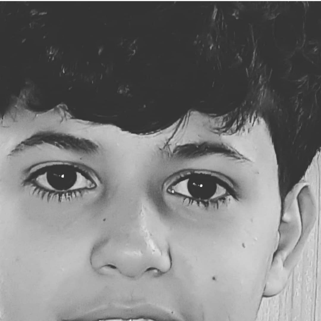 لـ اخي 💜💜:
انت الـنور الوحيد الذي يـنبعث لي فِ وقت عتمتي وأنت الأول فِ قلبي دائـمـاً 💋💙💙💙)*

ـ