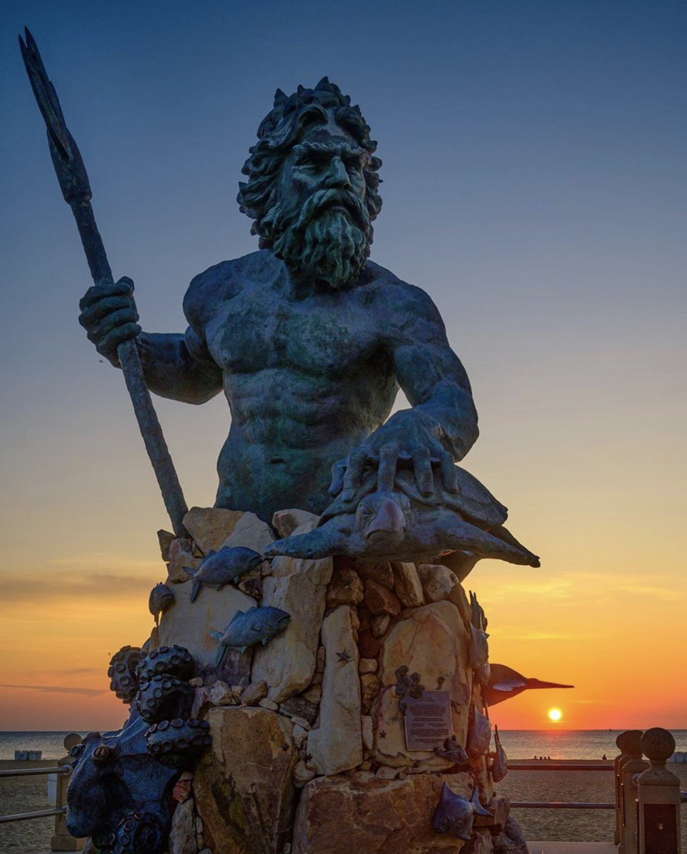 VisitVaBch's tweet photo. RT if you’re excited for Labor Day Weekend in Va Beach! 
📷: Doug Spence https://t.co/8YJdSb4PHc