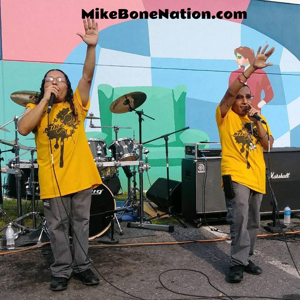 RoknRob121's tweet photo. @UB40 \0/ HUGE Respecks 2 Y'all #UB40 #40YearsOfStories
π―@MikeBoneMusic Style πππΎππΎββοΈπ€πΎ https://t.co/iVTncQlgld