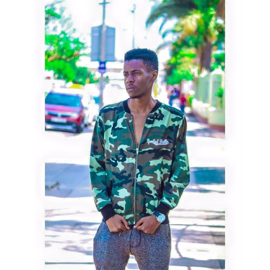 uGumede_yeyeye's tweet photo. @royzkingin @steveola97 Cani use one from my old days when I used to be a skinny nigga😂😂😅 #Size28 https://t.co/sbixG9zuvn