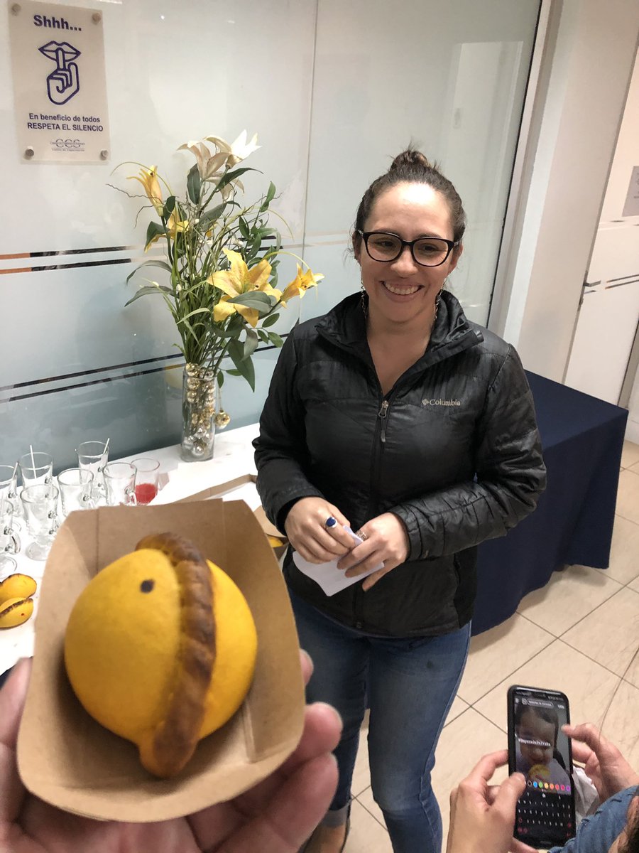 gerardolagos's tweet photo. Cosas que pasan en el curso de comercio electrónico.
Pedimos a “salteñitas los conejos” y llegaron a mitad de jornada (justo al breake) #despegamipe https://t.co/HIrVrkP3G8