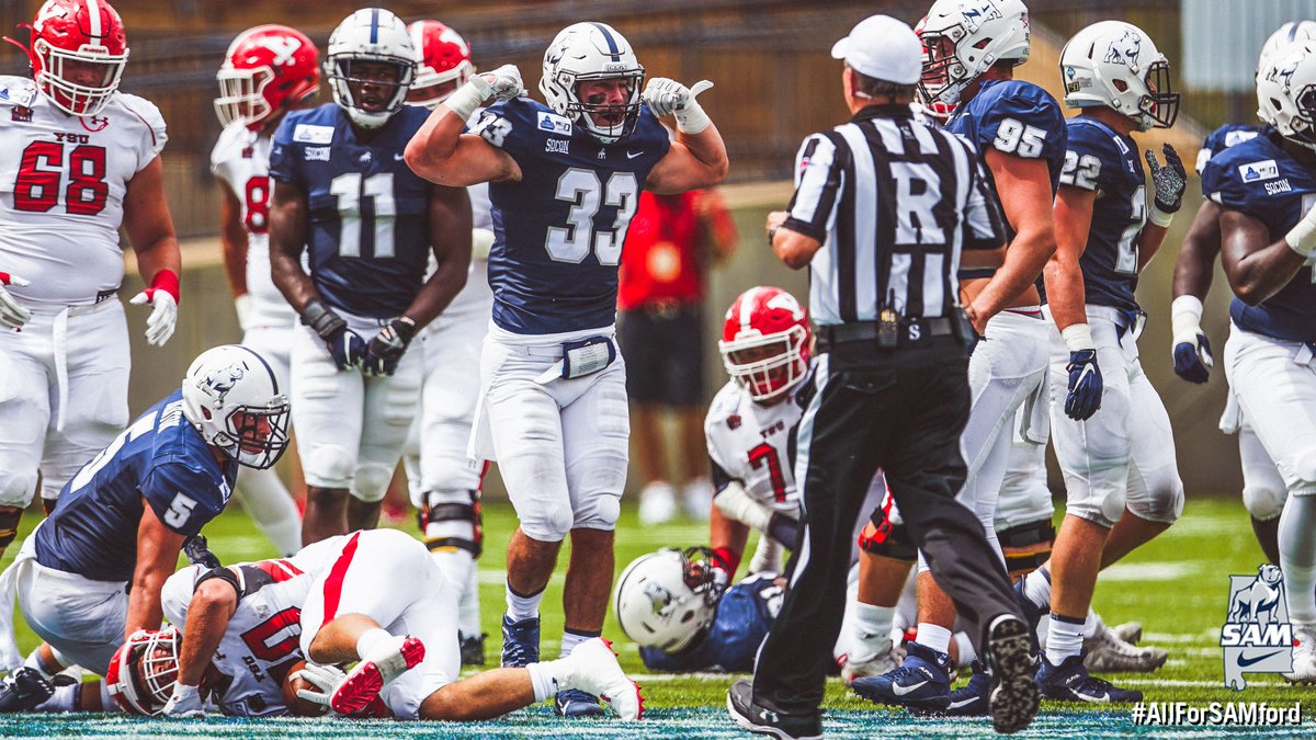 SamfordFootball's tweet photo. Friday Flex 💪💪

#AllForSAMford🐶🐾 https://t.co/26Ag1DXC67