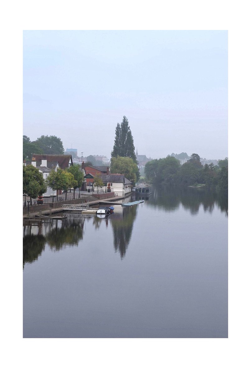 daveglyndwr's tweet photo. View from the bridge: Chester, early @VisitCheshire @ChesterCath @VisitChester_ @BreakoutChester @GrosvenorRC @OddfellowsCH1 @chesterdotcom @TheGrosvenor @every_chester @wearechester @chestertweetsuk @chestertourist https://t.co/MjExSPVhBm