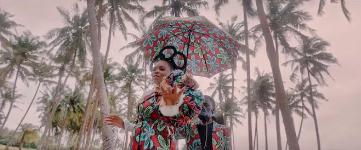 PanafRap's tweet photo. VIDEO | 🇳🇬 @yemialadee dévoile le clip du single #Home, regardez ici : https://t.co/1XWQlI6CcD
#WomanOfStyle 👸🏾 https://t.co/c8E76Y8gLt