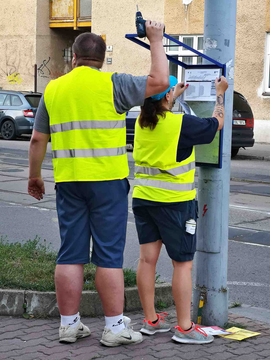ErikMekyna's tweet photo. Výměna jízdních řádů na zastávkách Brna-severu značí, že již v sobotu bude ukončena výluka v ulici Cejl a zahájen provoz linek 2, 3, 4, 11, 82, N94 a N97 🚋 🚌
#Cejl #Brnosever #Brnostřed #Brno https://t.co/hV9Z6M6Kmd