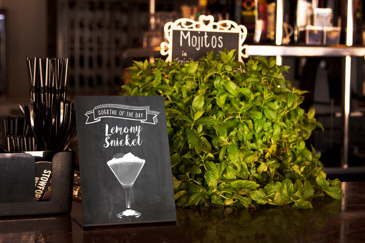 bar_twelve's tweet photo. Today's Cocktail of the Day is a Lemony Snicket.
We also offer a vast array of quality cocktails, spirits and beers with a carefully chosen selection of wines and Champagnes.
#twelvebarandlounge #summer #murcia #Spain #LosAlcázares #cocktails #tapas #Espana #EspanaViva https://t.co/Z0vMURM9vy