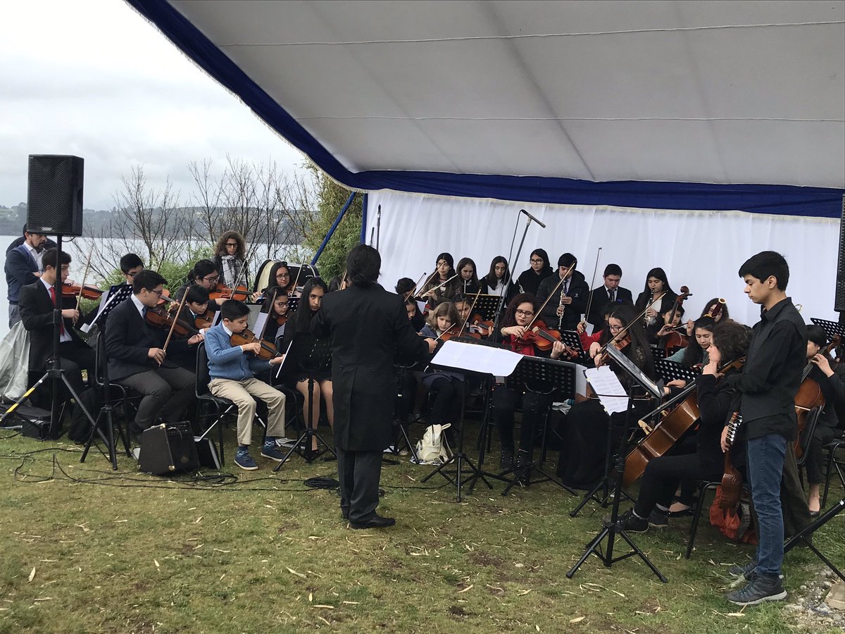 muniptovaras's tweet photo. Alcalde @muniptovaras @RamonbahamondeC junto a @Int_LosLagos @HarryJurgensen, #somechair @APECChile2019 @francke_mathias, @laSUBDERE @FelipeSalaberry participan del lanzamiento de proyecto #plazaAPEC de #PuertoVaras, enmarcado en el evento de las 21 economías de #AsiaPacifico. https://t.co/QJOc9JDoKC