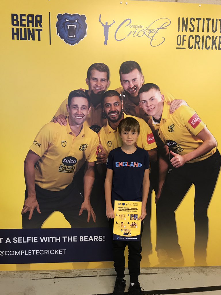 ols1974's tweet photo. Enjoying the cricket #youbears with Alex, William, Richard and Shaline. 😊👍 https://t.co/k43UfsYdJu