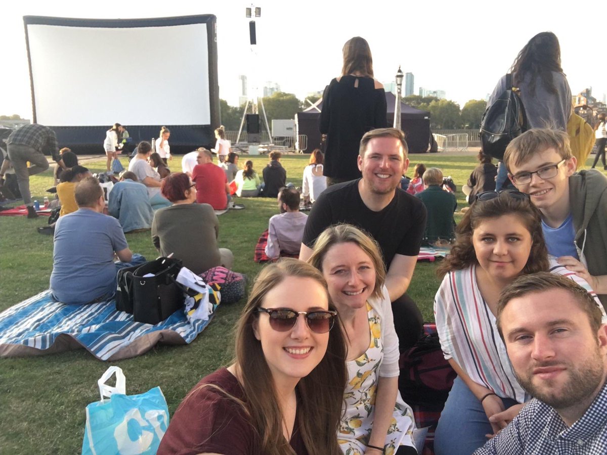 RobDunbar4's tweet photo. Enjoying a chilled evening, would be even better with some ice cold beers 😜#estrelladammluna #lunacinema #greatestshowman https://t.co/YKhuJ8rxHg