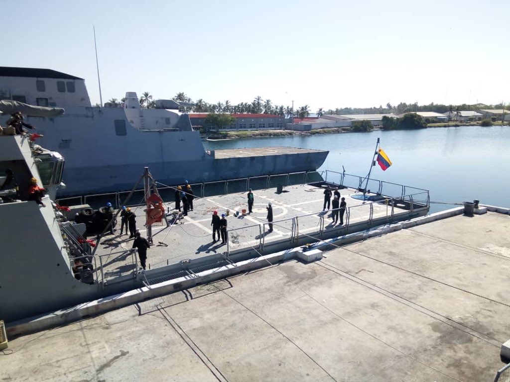 AB_Guardacostas's tweet photo. Como parte del constante adiestramiento que realizan las unidades de @AB_Guardacostas, se ejecutan maniobras de transferencia en la mar, fase en puerto, para calificar nuestro personal  elevando los niveles apresto operacional.
#GuardacostasSomosTodos
#LealesSiempreTraidoresNunca https://t.co/f00arinjp8