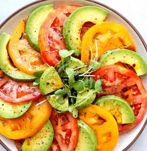 LCouverts's tweet photo. Moi qui adore les tomates, cette présentation m'a juste donné envie d'en manger.
Source et crédit: 
@Veggininthecity
 
https://t.co/Z1KicoD39S

#tomate #été #summer #cuisine #food #foodie #recette #instagood #foodgasm #gourmand #saison #légume #legumedesaison https://t.co/eaoxng1s7V