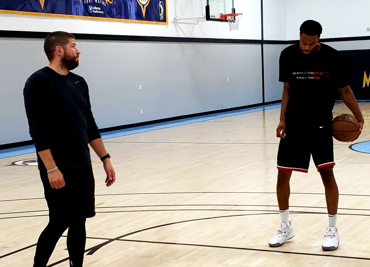 OPSnewstandard's tweet photo. Start of a long weekend? Not yet for @VjBeachem.
#PuttingUpShots #preseasonwork #OPS #RethinkYourLimits #RepTheO #LaborDayWeekend https://t.co/iN8ZsKJ5iG