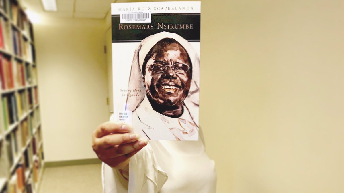 ydslibrary's tweet photo. Today’s #BookFaceFriday features “Rosemary Nyirumbe: Sewing Hope in Uganda” by María Ruiz Scaperlanda.
#sisterrosemary #sewinghope #sewinghopeinuganda #uganda #rosemarynyirumbe #sisterrosemarynyirumbe #bookface #library #yaledivinityschool #yale #yalelibrary #yaleuniversity https://t.co/5lNns10F6v