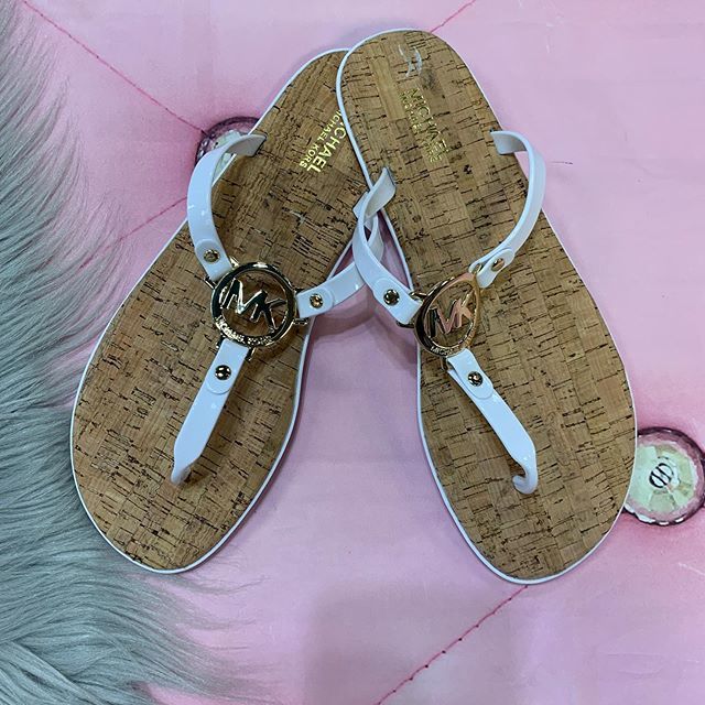 CMSpringfieldPa's tweet image. #mkmagic #designersandals

Michael Kors sandals size 10 $18
104-22109

To purchase give us a call at 610-455-1500, send us a DM of this post with your PayPal email or stop in store before 9 pm! 🌈 🔥

Have designer goodies that you’d like to sell? We o… ift.tt/2zyfOSN