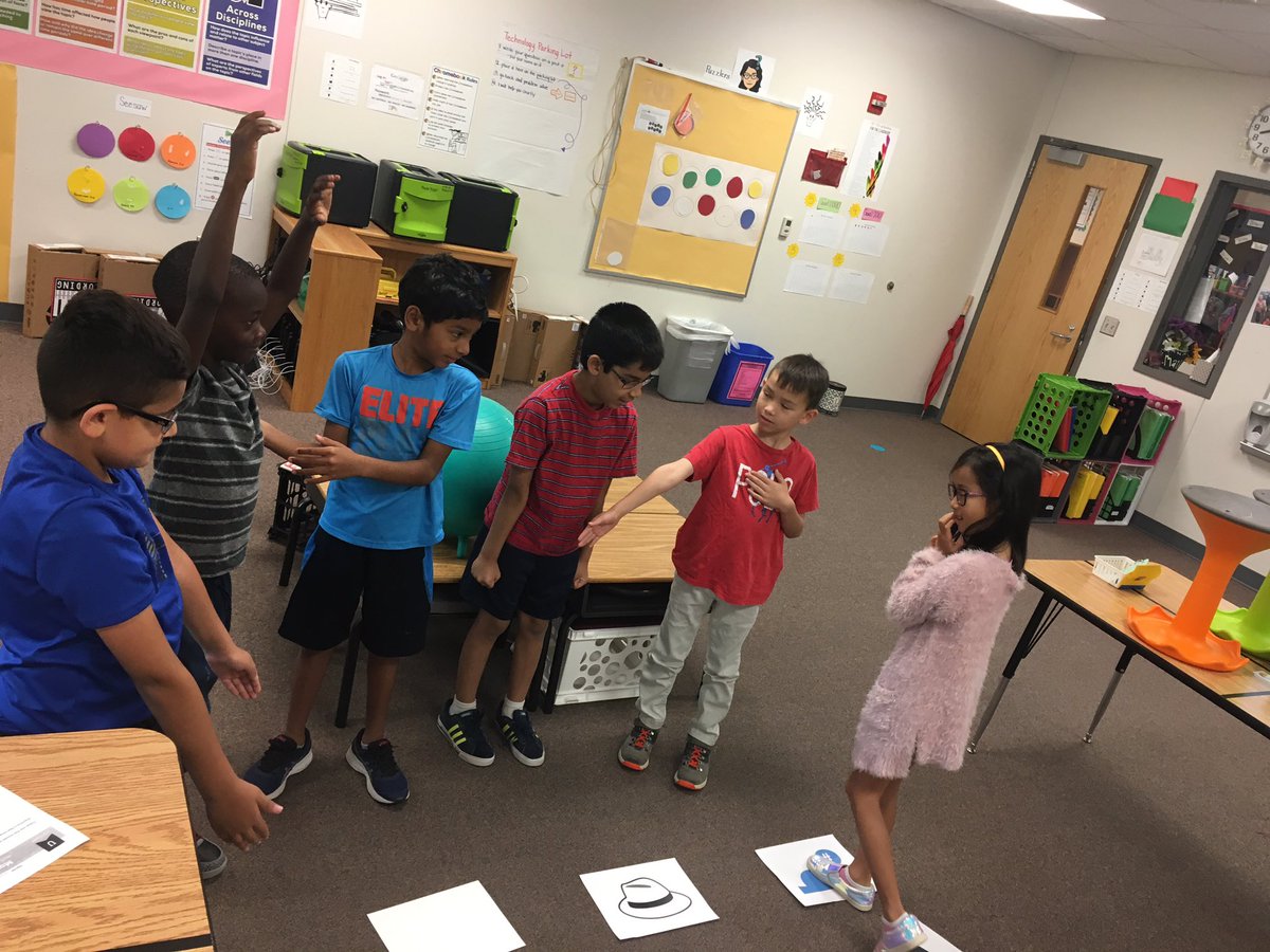 ashleyelm_gt's tweet photo. All about us with 6 Hats thinking and unplugged coding @AshleyElem. #un4gettable #3rdgreative #creative2nd #FISDQUEST #ourfisdstory So great have the kids back and already critically thinking. #adventuresatashley https://t.co/O5vQPPZocl