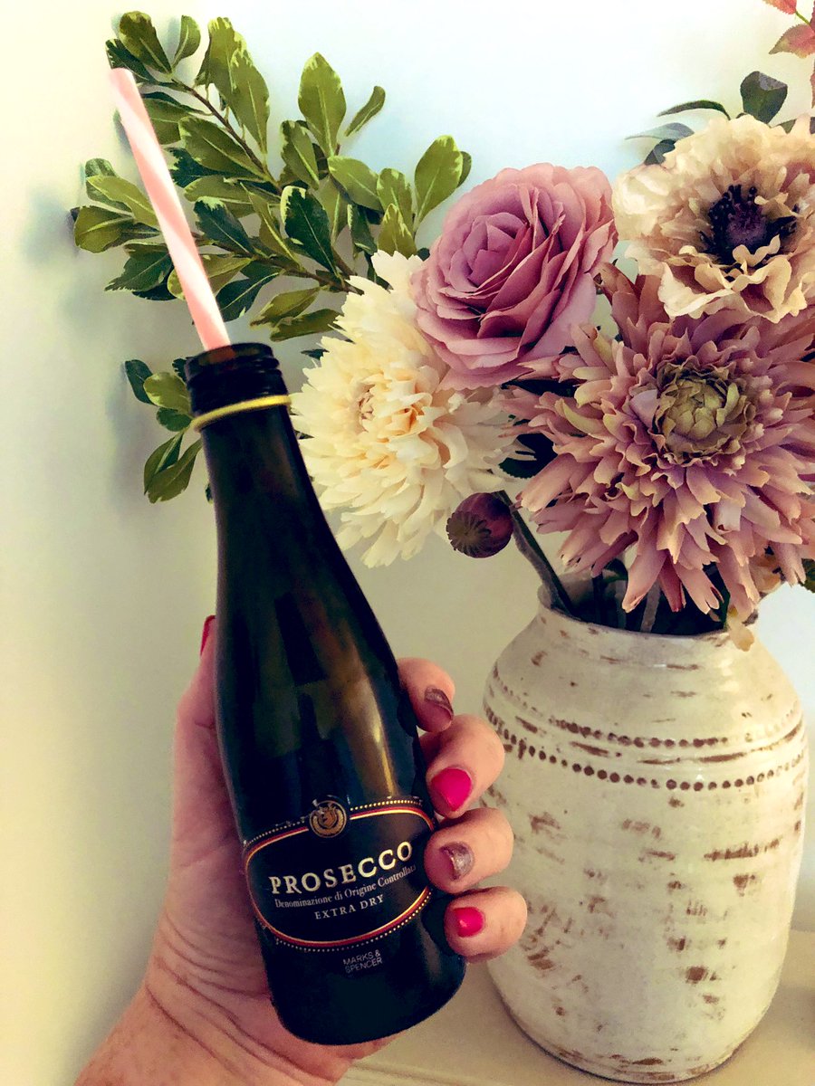 alexbrownbooks's tweet image. Friday night fizzle! Can’t find the champagne flutes since we moved house so going straight in with a straw (reusable). Happy weekend folks! #amdrinking 🥂