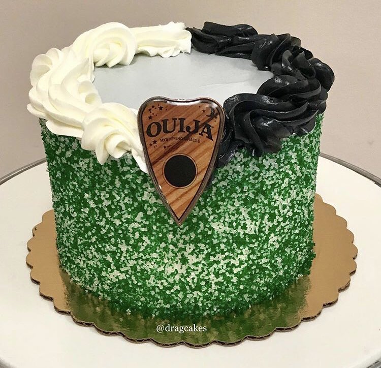 dragcakes's tweet photo. Inspired by Sharon Needles’ finale look from @RuPaulsDragRace Season 4. @SHARON_NEEDLES #dragcake #rpdr4 #dragrace #sharonneedles #Pittsburgh #dragqueen #cake #RuPaulsDragRace https://t.co/HAZaeuzed4