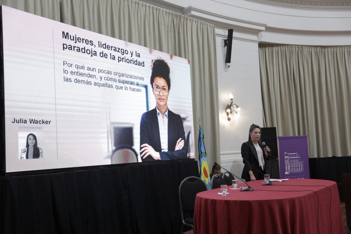 FebaOk's tweet image. #AHORA
#PlenarioMeCame_MeFeba
Liderazgo Femenino: "Mujeres, participación y la paradoja de la prioridad"
@JuliWacker, Cliente Executive en #IBMArgentina, líder voluntaria de la Business Resource Group de Mujeres de #IBMArgentina

@bancoprovincia @Fogaba @IBMArgentina