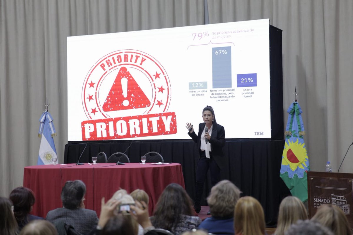 FebaOk's tweet image. #AHORA
#PlenarioMeCame_MeFeba
Liderazgo Femenino: "Mujeres, participación y la paradoja de la prioridad"
@JuliWacker, Cliente Executive en #IBMArgentina, líder voluntaria de la Business Resource Group de Mujeres de #IBMArgentina

@bancoprovincia @Fogaba @IBMArgentina