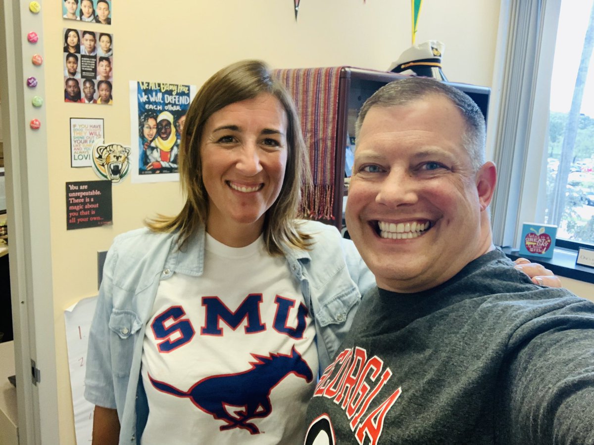 harveyoaxaca's tweet image. Keeping our spirits are up as we prepare for the hurricane!  Remembering #CollegeIsPossible and our #ELs_Can! @EsolPbc @InmaIbanezY @DianaFedderman