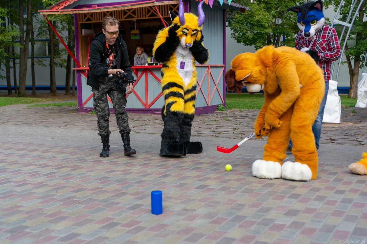 skystaravenger's tweet photo. Fursuit games from Rusfurrence2019

#FursuitFriday #rusfurrence 
📷@skystaravenger https://t.co/bL1JrtRPqe