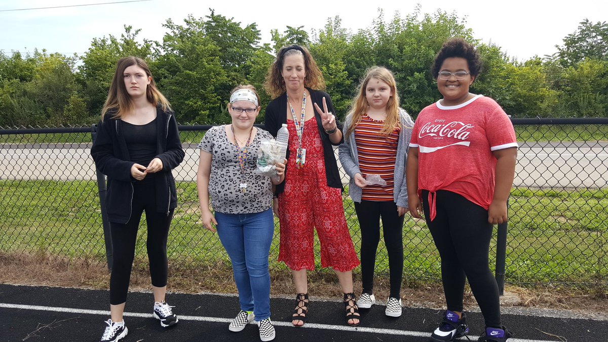 AISPirates's tweet photo. Helped pick up trash around the track  Thanks for keep Anderson Intermediate clean https://t.co/g8jKqi2Pfd