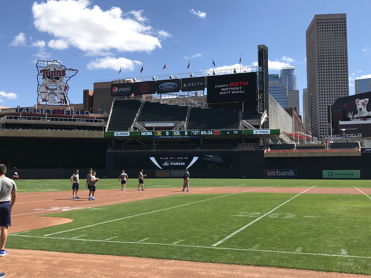 ButlerUFootball's tweet photo. The Dawgs have arrived at Target Field https://t.co/qD755rSP1J