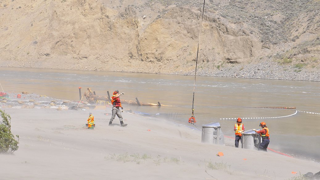 DFO_Pacific's tweet photo. To date, crews have transferred over 47,000 #salmon upstream past the #BigBarLandslide site. https://t.co/rT0B41Kyi1 https://t.co/6gx15q53Cb