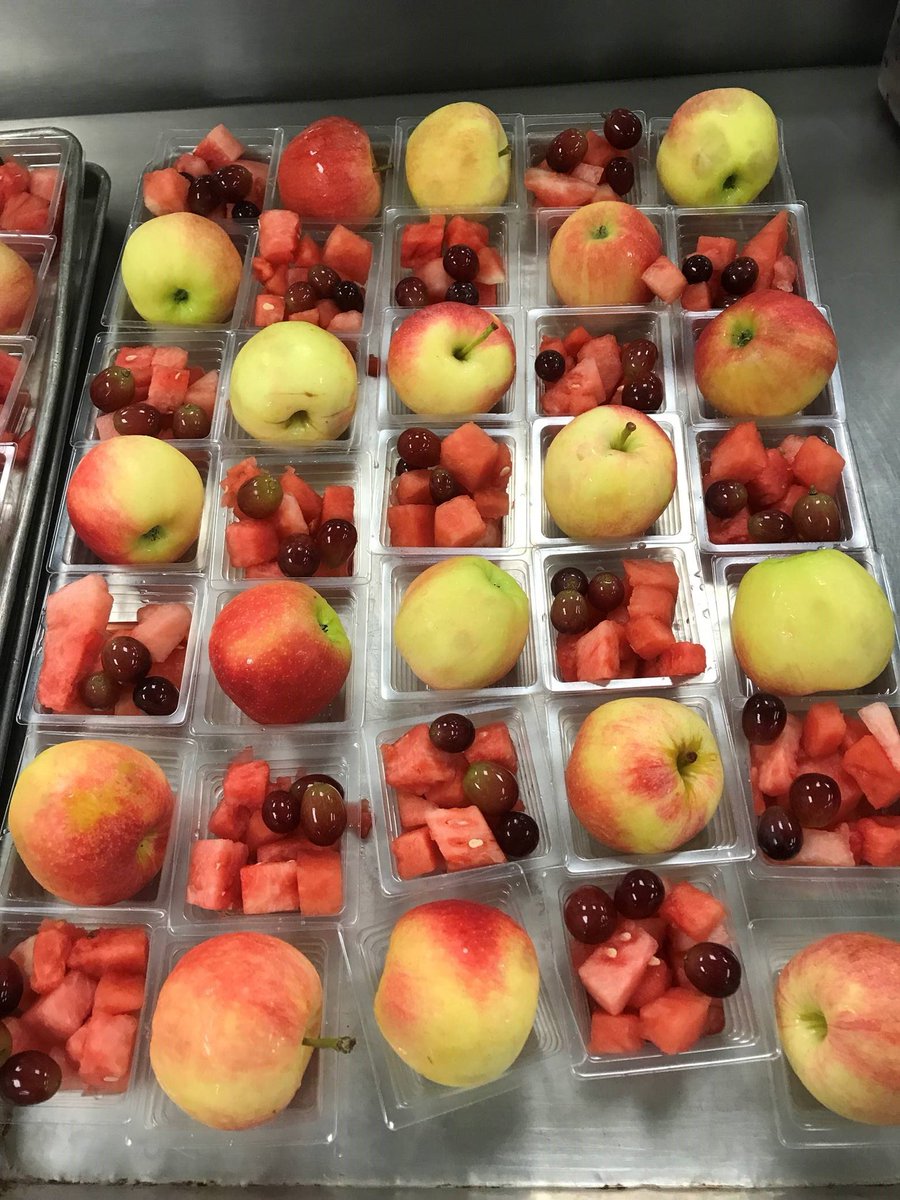 With fruit trays looking this beautiful on our garden bars, who wouldn't want to enjoy VIRGINIA grown watermelon and apples for #LCPSLunch?!? 

Thanks for sharing this beautiful photo <a href="/SeldensLanding/">seldens.landing.es</a>! 

#vaschoolmeals #farmtoschool #lcps20