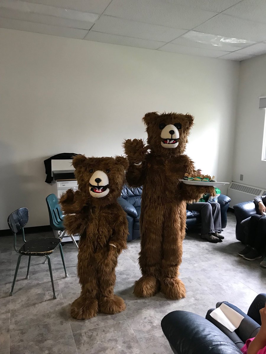 LehmanTonya's tweet photo. Visit from the Kodiaks at Cut Knife Community School #lskysd https://t.co/KL71i7kpTV