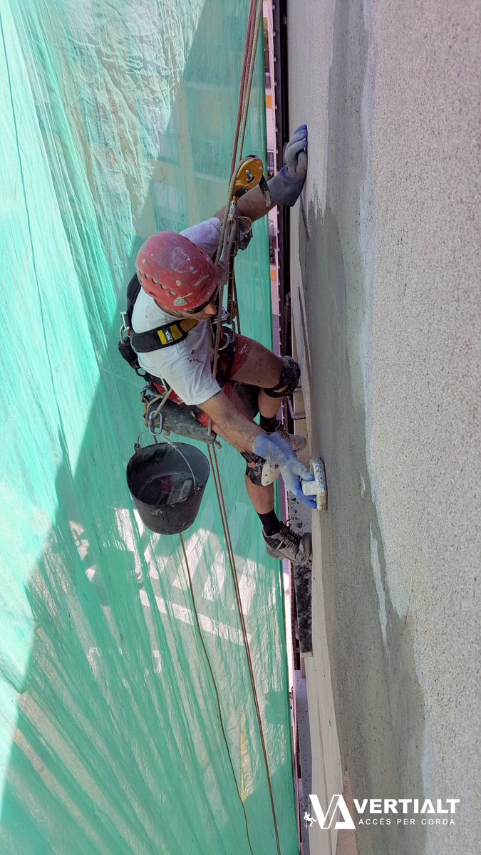 VERTIALT's tweet photo. #reparación #fachada #mortero #cemento #rebozado #refuerzo #fratasado #obras #construcción #revestimientos #impermeabilización #vertialt #accesoporcuerda #accéspercorda #trabajosverticales #treballsverticals #trabajosenaltura #treballsenalçada #ropeaccess #ropeaccessprofessional https://t.co/JgsRwZcIze