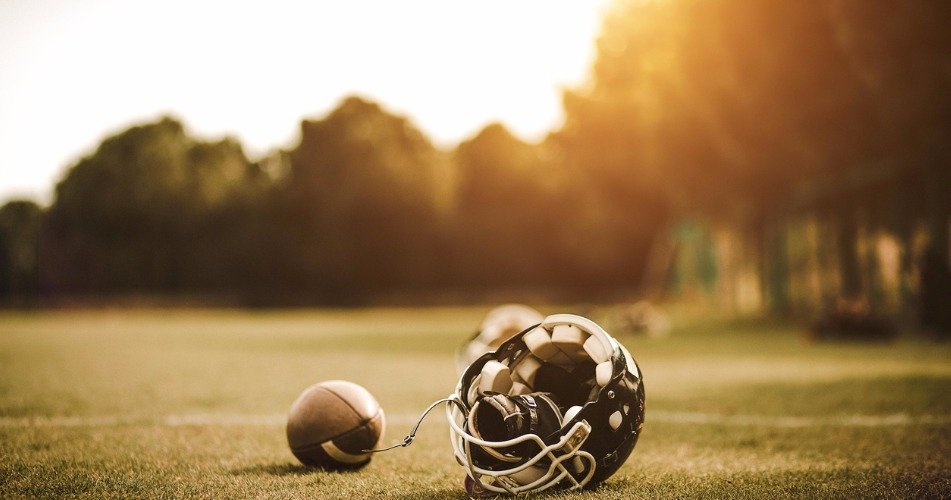 Withers_Sports's tweet photo. On Thursday, the SEC ruled that attorney Philip Timothy Howard defrauded twenty investors, eighteen of which are former NFL players. Read more #ontheblog: https://t.co/4YaQAuwq0w https://t.co/xGkK38BDwL