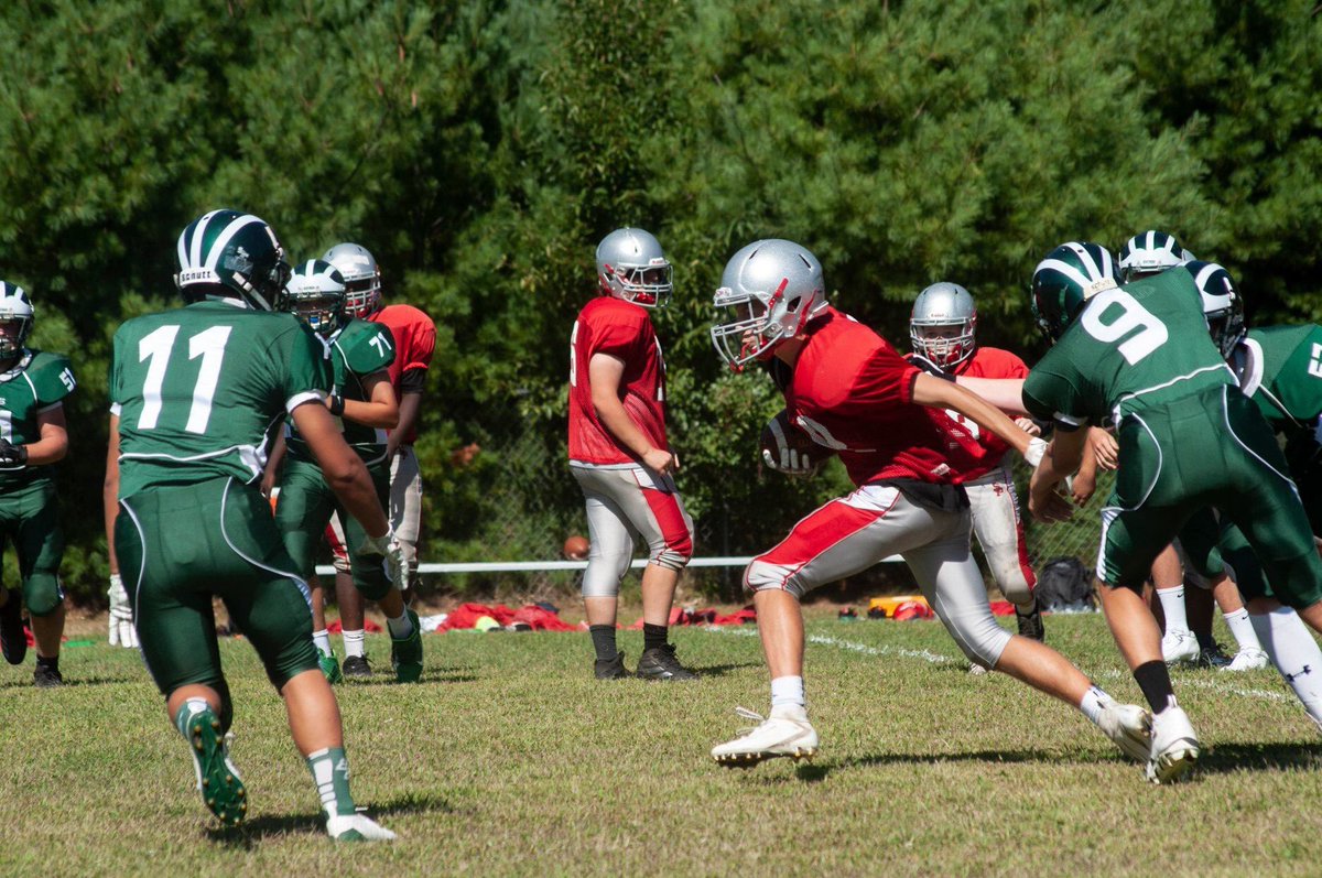 johnnabrooke's tweet photo. I watched this boy play today! #LaxCLB #MyLuc #sopofootball #mainefootball #redriotspride #keepworking #hands https://t.co/ETJ63c4pUP