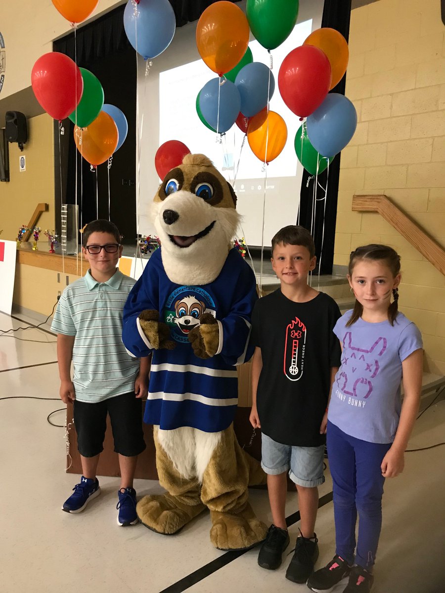 Lancement du climat scolaire positif au pavillon Sainte-Euphémie. Futé était content de revoir ses amis. #OnEstBienCSDCEO