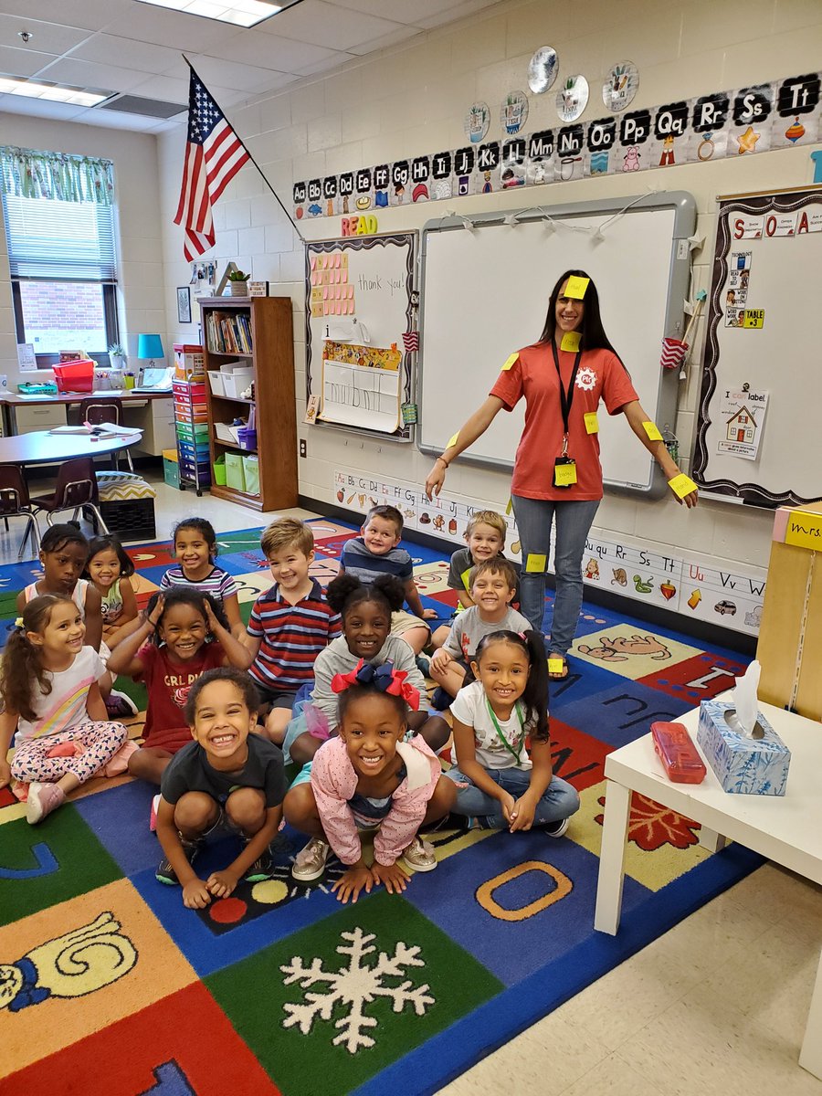 ParkmansPatch's tweet image. Amazing conversations happened during our turn and talks to decide how to label the teacher. @ClarkCreekSTEM #teamwork #problemsloving